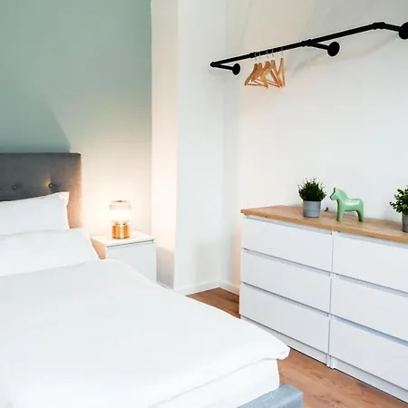 50qm In Zentral Gelegen Mit Hohen Decken - Beuys - *