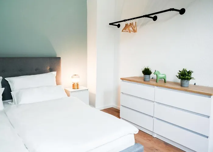 50qm In Zentral Gelegen Mit Hohen Decken - Beuys - *