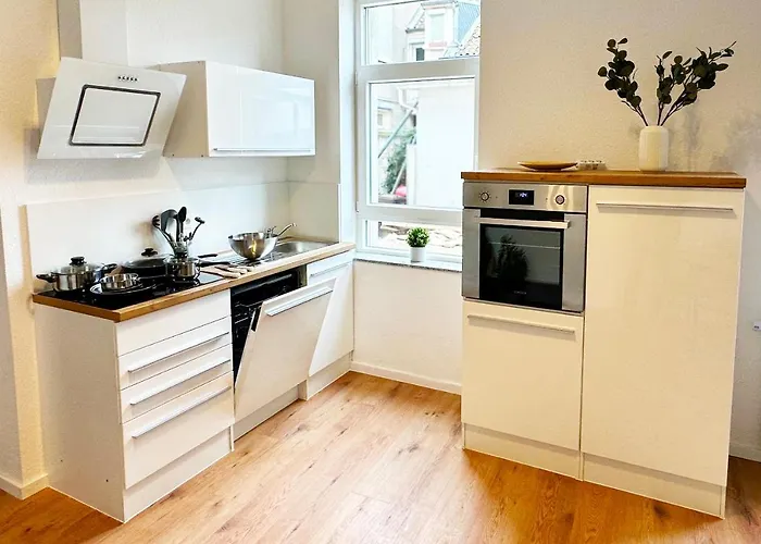 50qm In Zentral Gelegen Mit Hohen Decken - Beuys - *